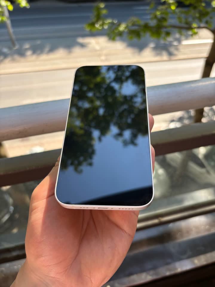 Продам iPhone 13, 128 GB White