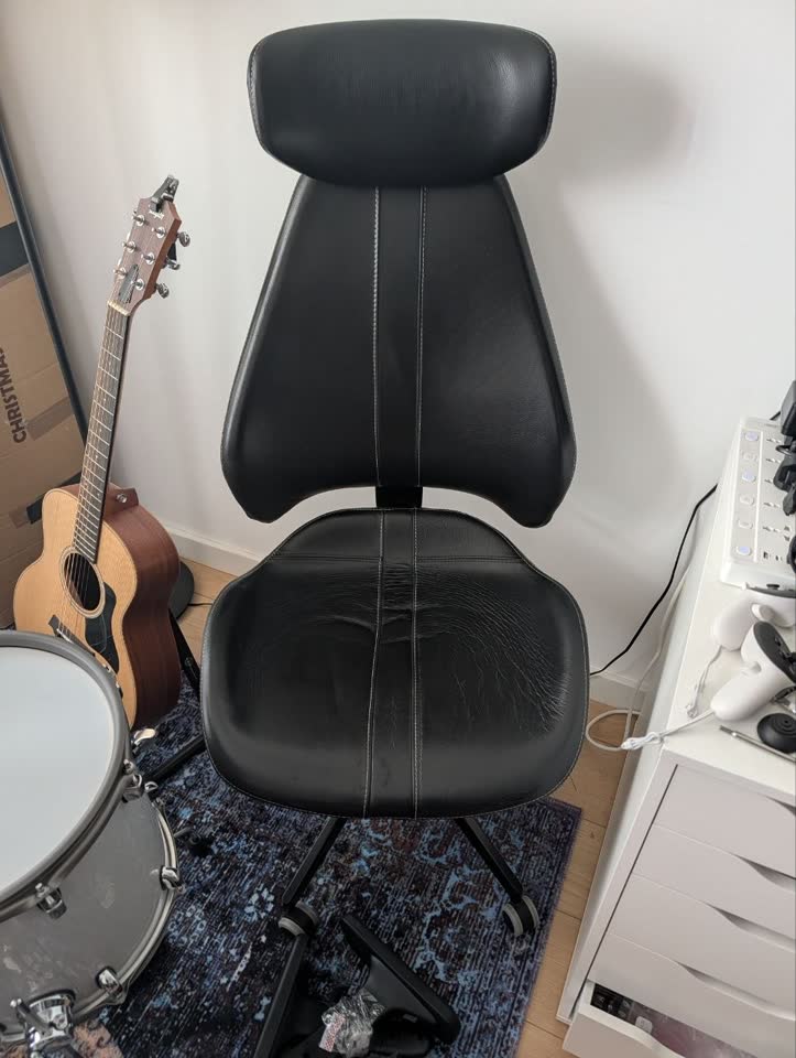 Кожаное кресло Ikea Markus