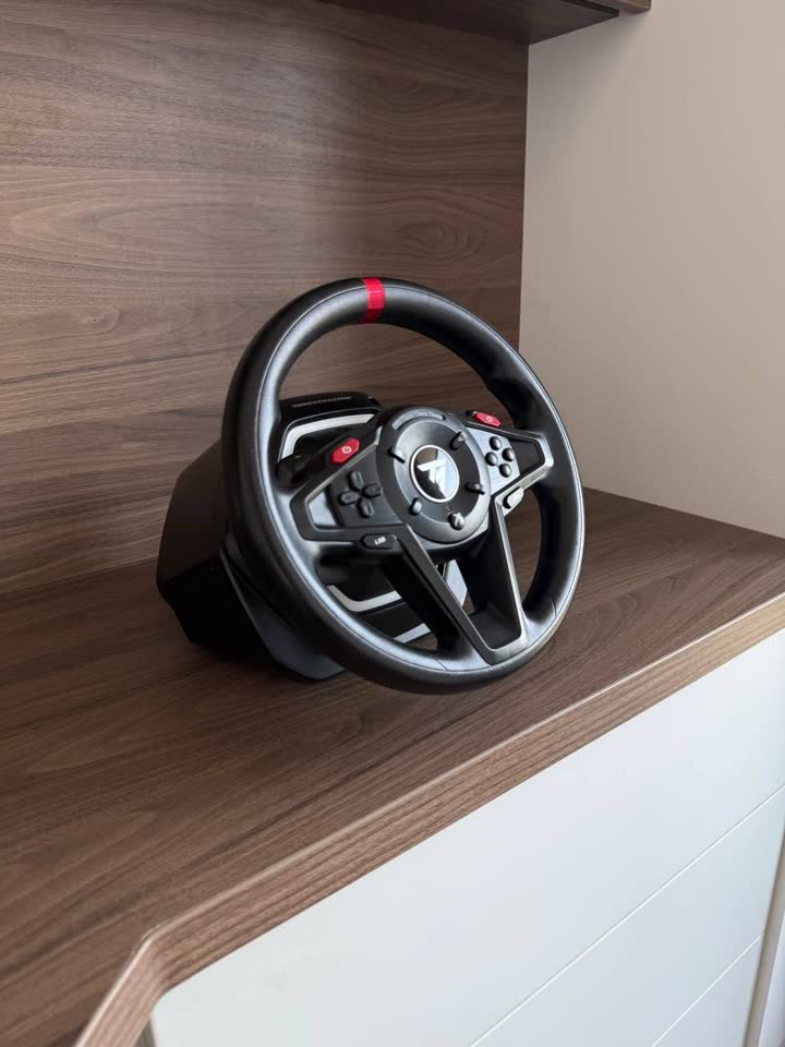 Продается игровой руль Thrustmaster t128 + коврик в подарок