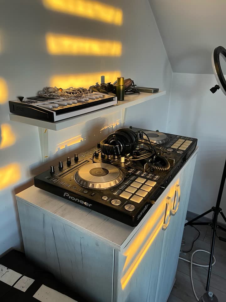 Профессиональный диджейский контроллер Pioneer DDJ-SX2