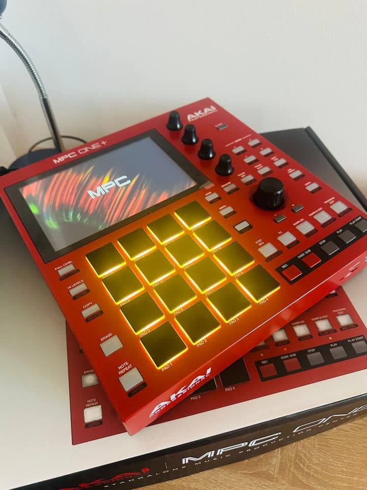 Prodajem AKAI MPC One Plus
