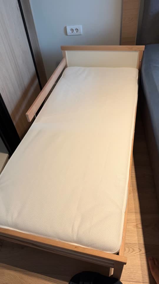 Продаю детскую кроватку СНИГЛАР / SNIGLAR от IKEA 70x160 см