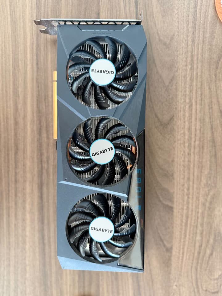 Продается видеокарта Radeon RX 6600 EAGLE 8G