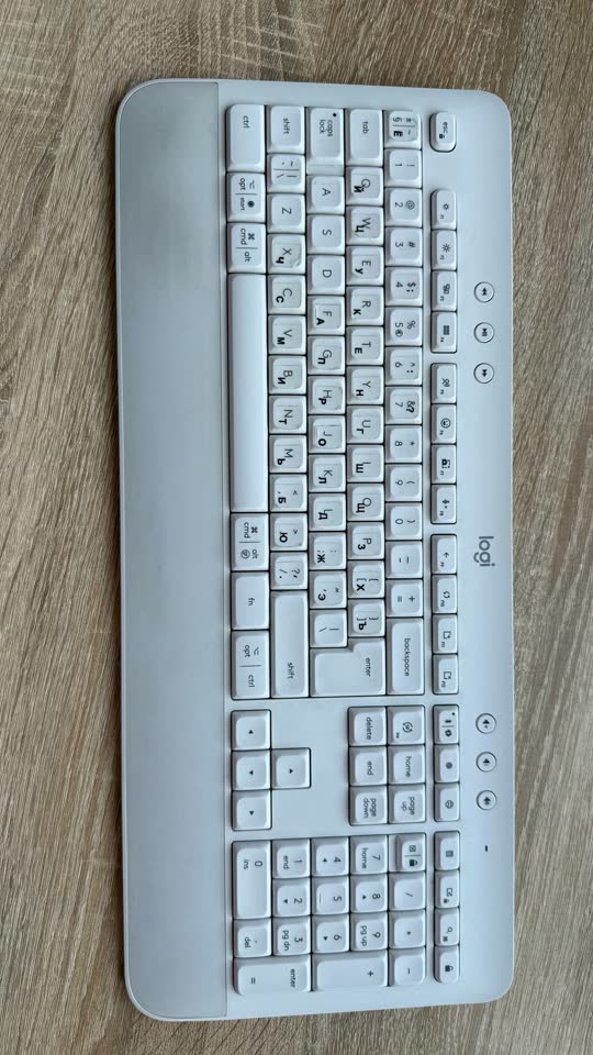 Logitech K650