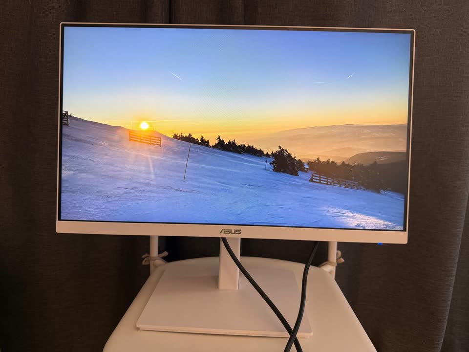 Продам белый монитор ASUS VA24E