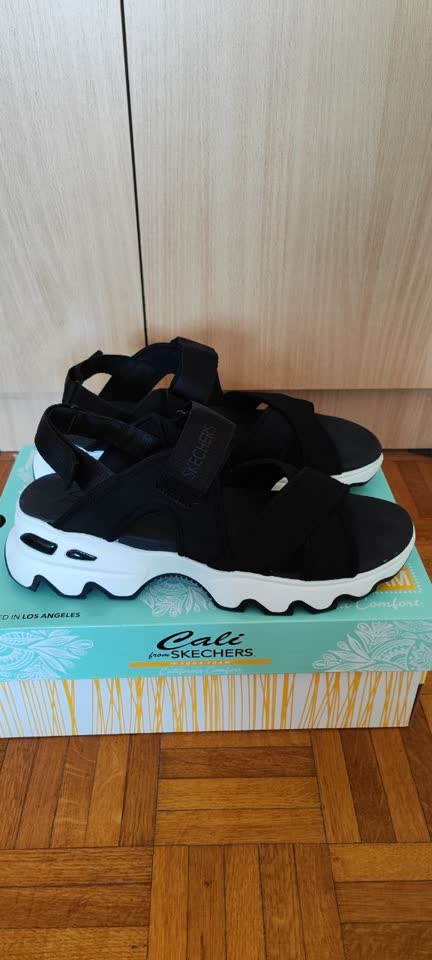 Skechers sandale, br. 41