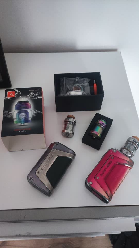 Geekvape L200 — boks-mod sa 2 atomizera i još jednim boksom na poklon