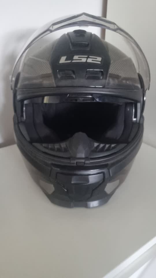 Prodajem moto šlem LS2 Scope u dobrom radnom stanju. Veličina L (59–60 cm). Vizir i mehanizam