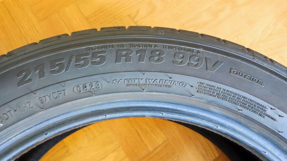 Продаю 2 летние шины Kumho Ecsta PS71 215/55 R18 99V