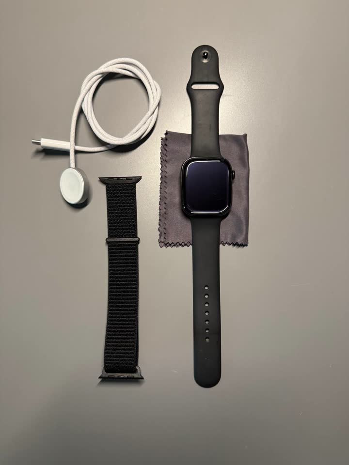 Apple Watch Series 10 46mm Aluminium Case sat sa narukvicom M/L