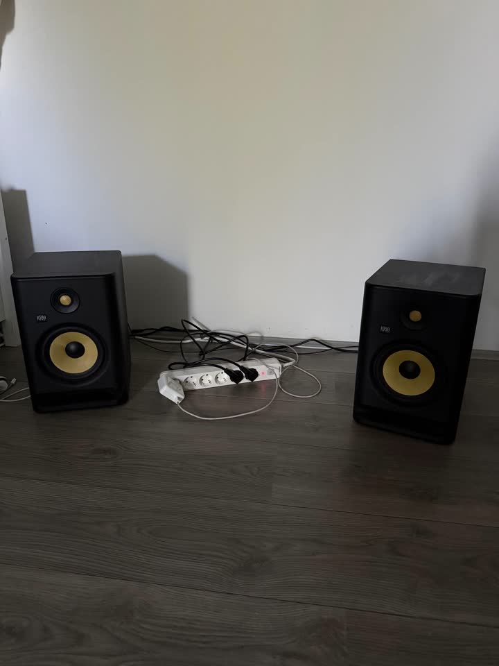 Продам свои любимые колонки KRK ROKIT 7