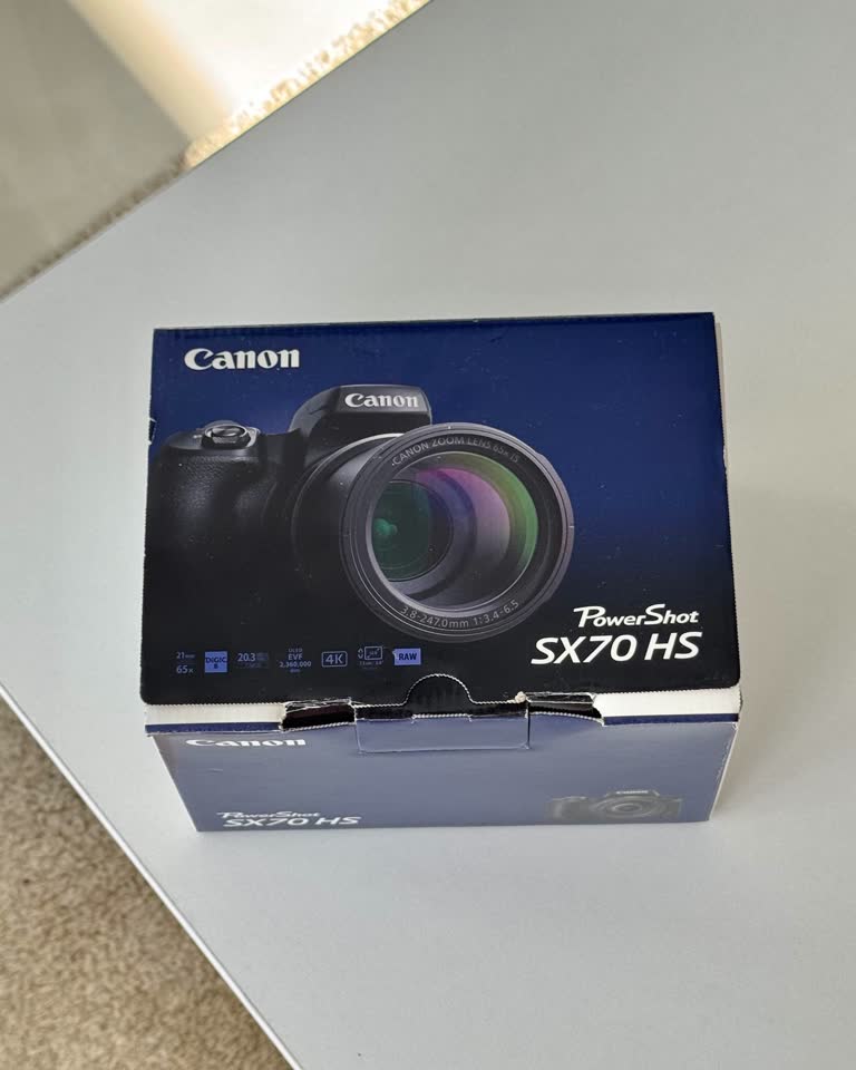 Prodajem fotoaparat Canon PowerShot SX70 H