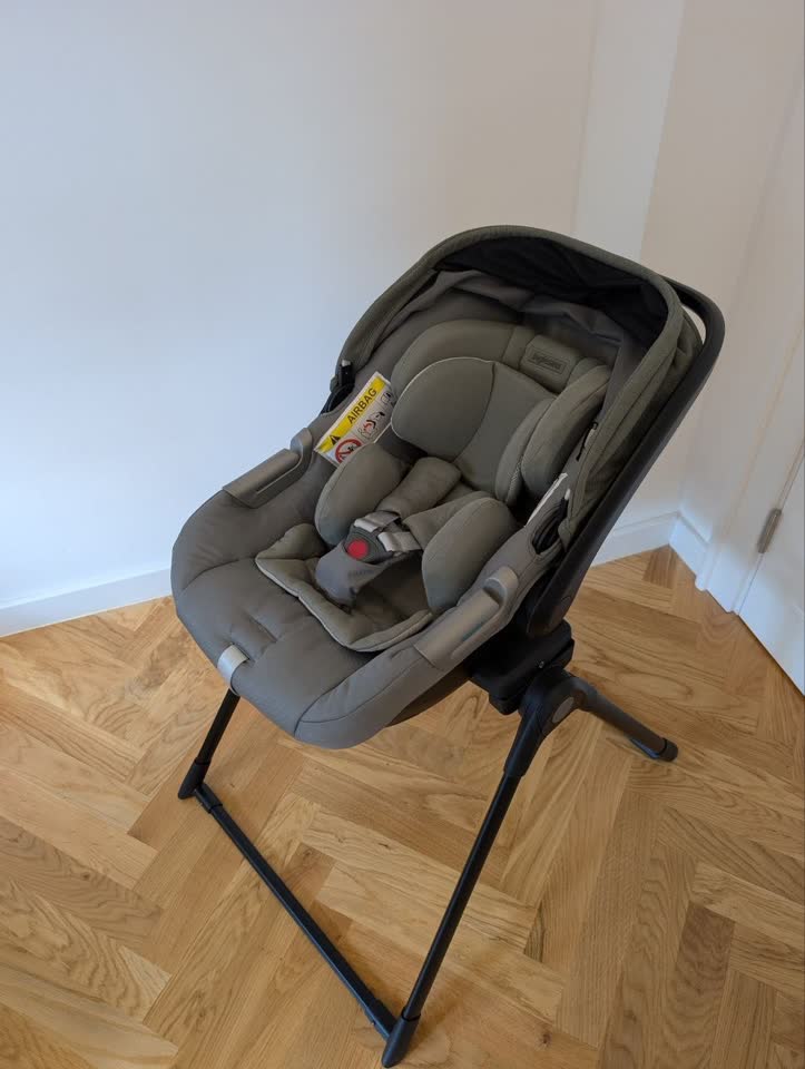 Автокресло для малышей Inglesina a-s Darwin i-size (40-75cm)