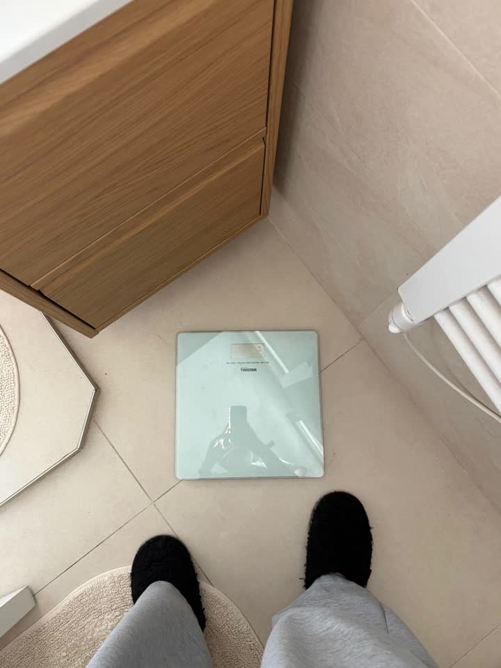Весы, корзина для белья IKEA