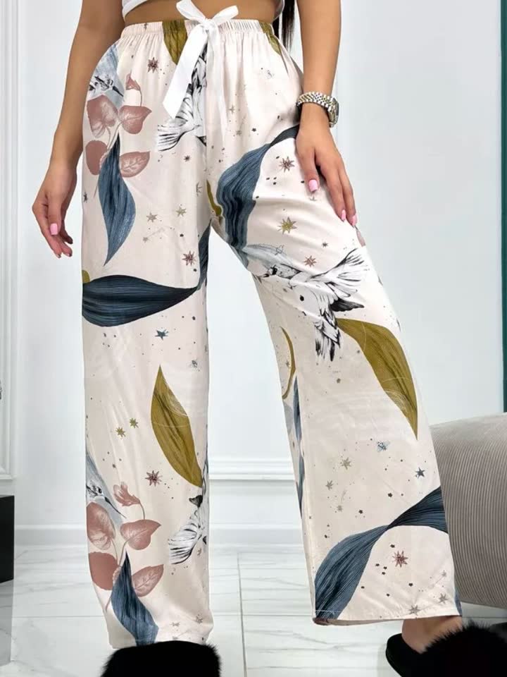 Оdeća: pantalone, suknja, pantalone, kostim, haljine