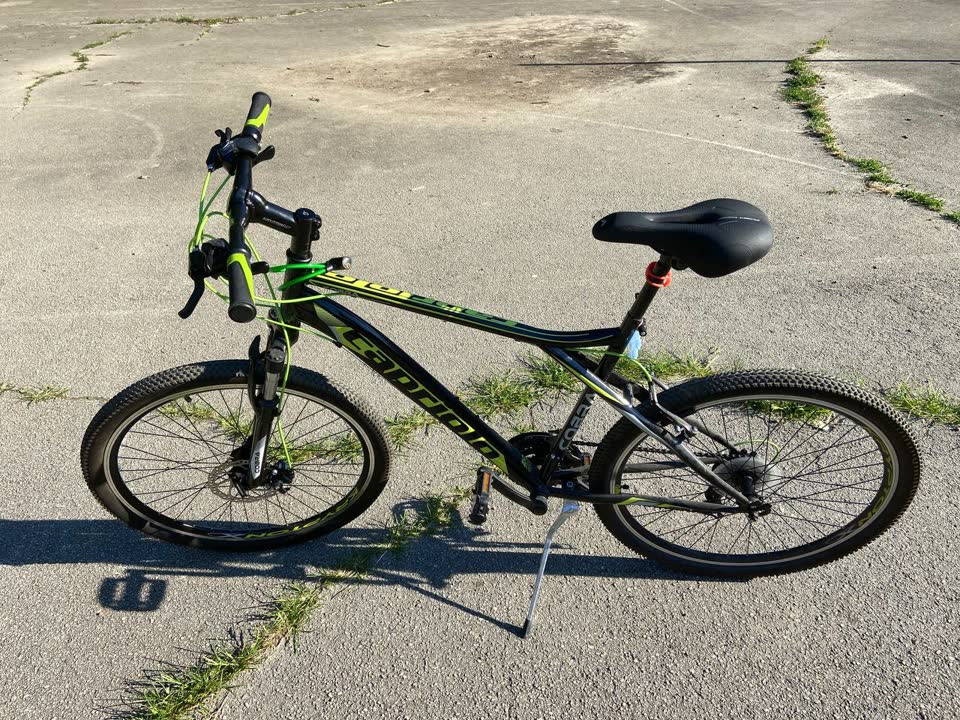 Prodaje se gradski bicikl zelene boje