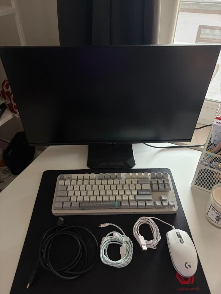 Monitor GIGABYTE i tastatura DARK PROJECT