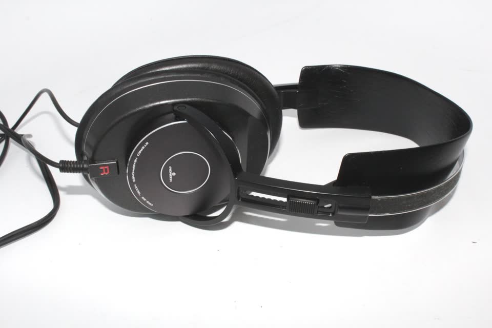 Продам наушники Pioneer SE-550