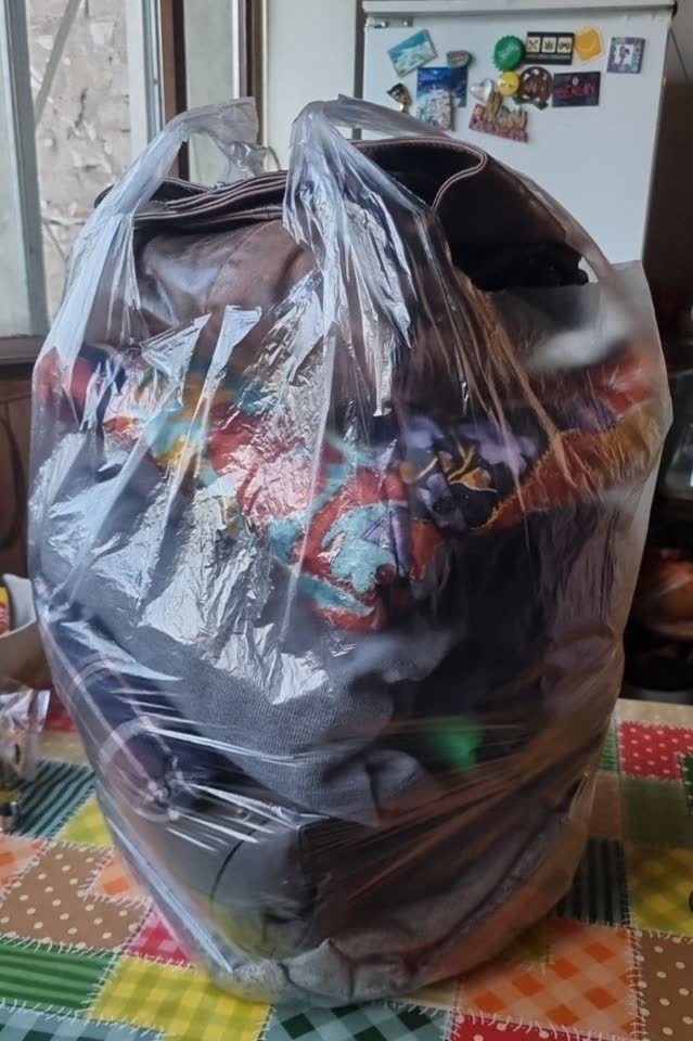 Poklanjam 35 l kesu tople odeće 44-46