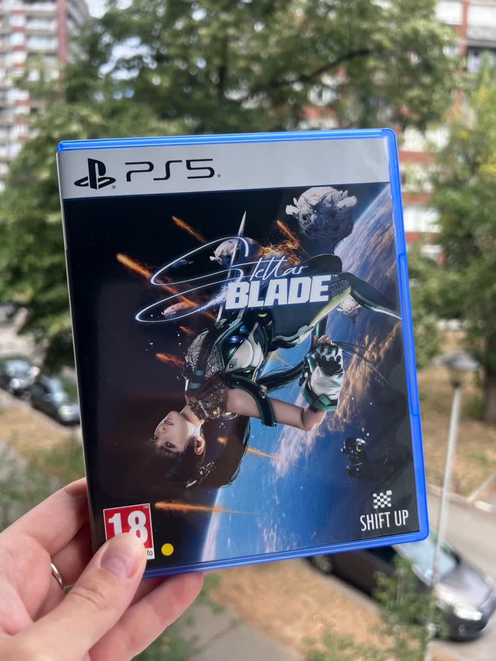 Игры для PS5 и одна для PS4