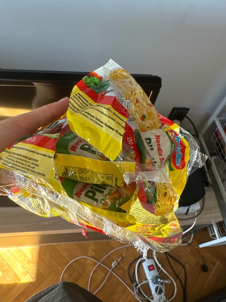 Poklanjam instant rezance