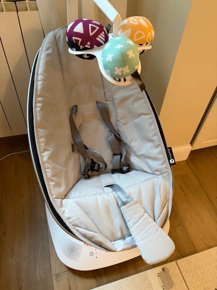 Prodajemo MamaRoo 5.0