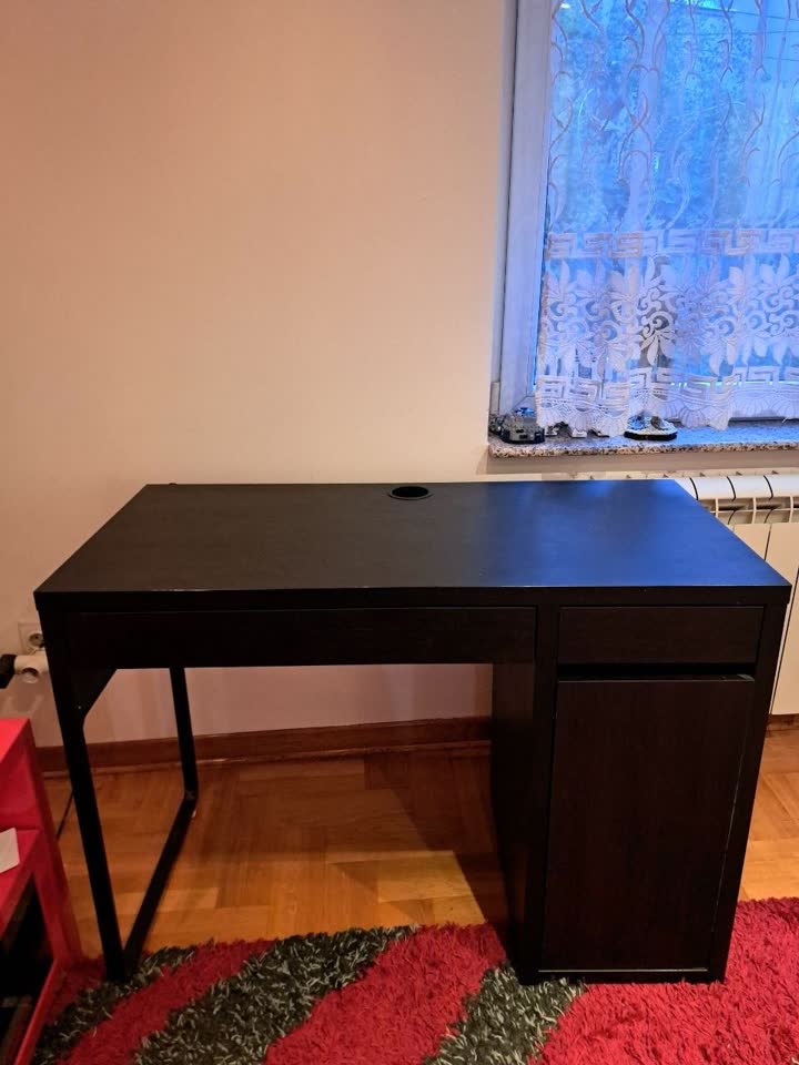 Продаю письменный стол IKEA MICKE