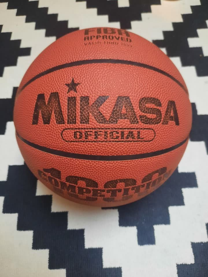 Prodajem košarkašku loptu Mikasa