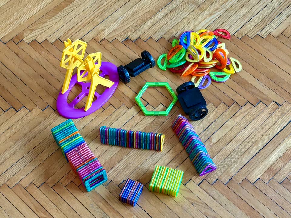 Prodaje se veliki magnetni konstruktor