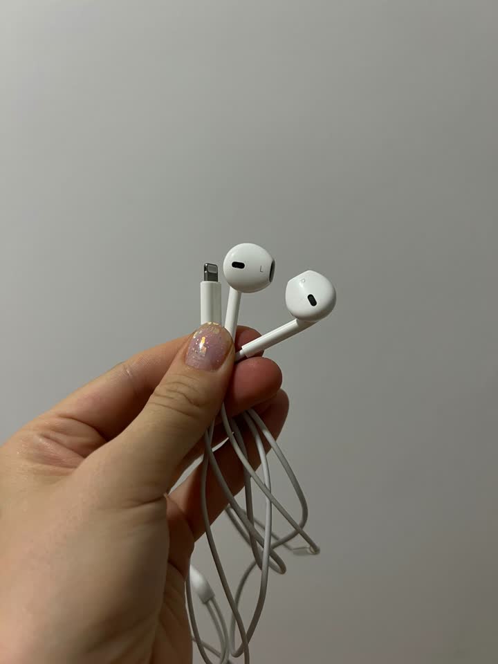 Apple Earpods с Lightning коннектором