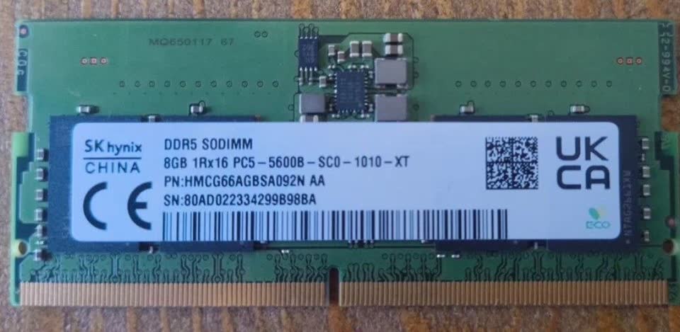 Prodajem modul SK Hynix HMCG66AGBSA092N: 8 GB DDR5-5600 SODIMM (za laptop), jedno-rangirani (