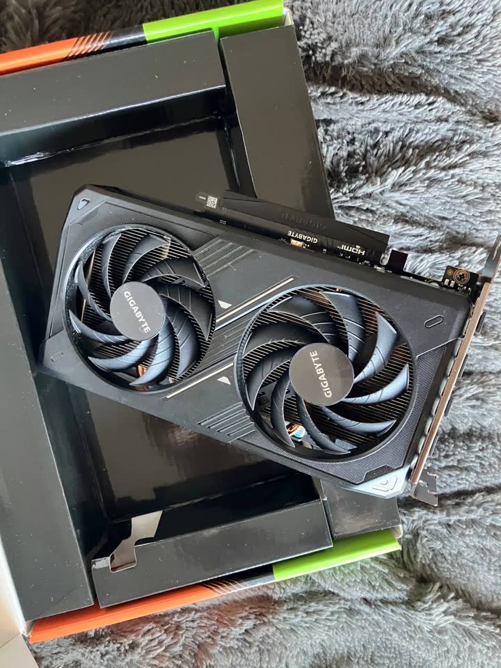 Prodajem videokarticu Gigabyte RTX 5050 WINDFORCE OC V2 8GB