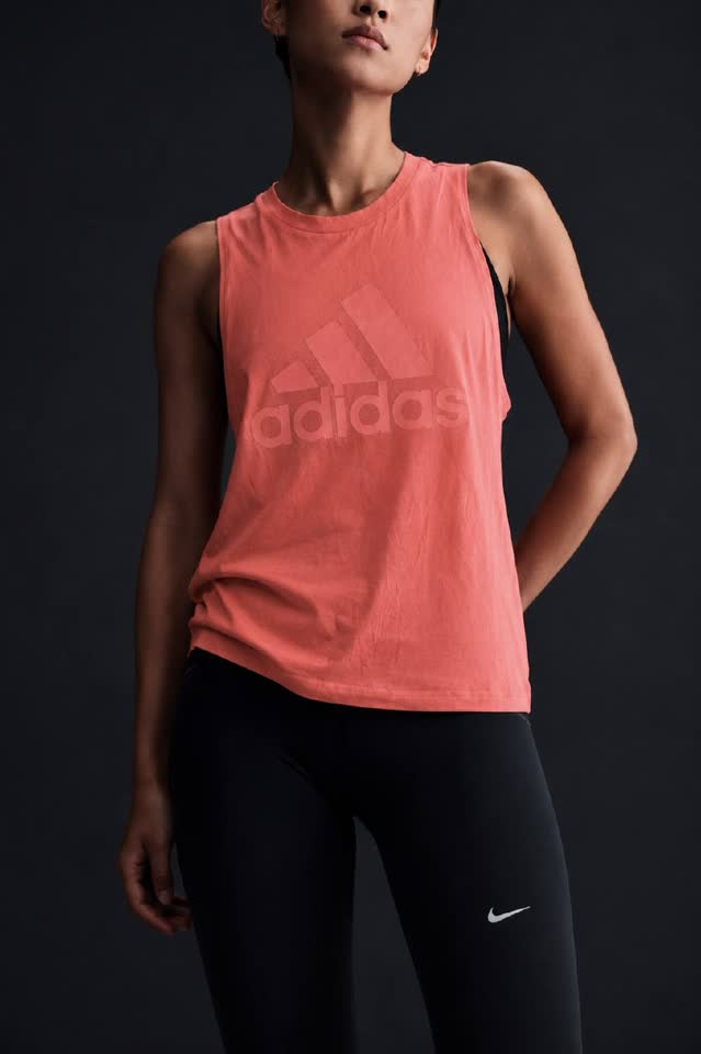 Одежда: футболка Adidas, рубашка, бомбер Colmar