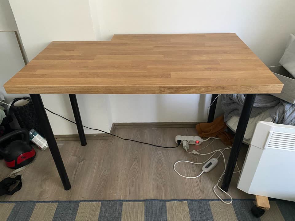 Kustomni kompjuterski sto Ikea