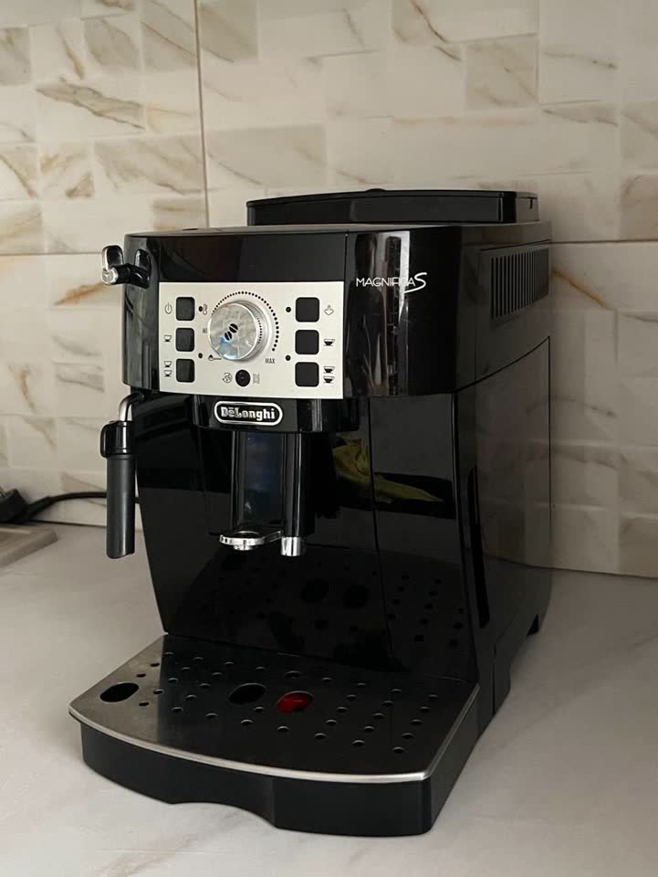 Кофемашина DeLonghi magnifica S, в хорошем состоянии, 20 000 RSD
