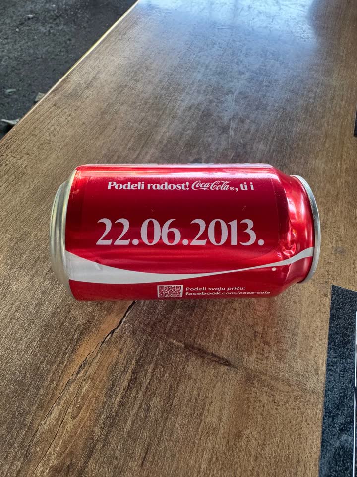Prodajem originalnu kolekcionarsku limenku Coca-Cola „Podeli radost!”