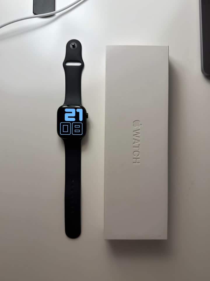 Apple Watch Series 10 (64 GB) — Pod garancijom