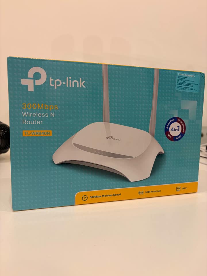 Роутер tp-link и подставка под наушники