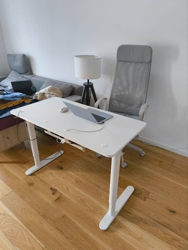 Продам подъемный стол и кресло из IKEA