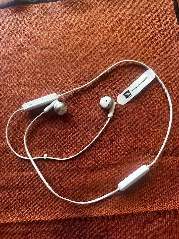 Беспроводные наушники JBL