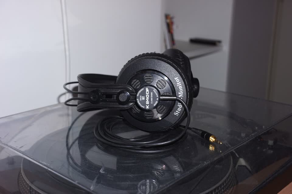 Продажа наушников AKG K240DF