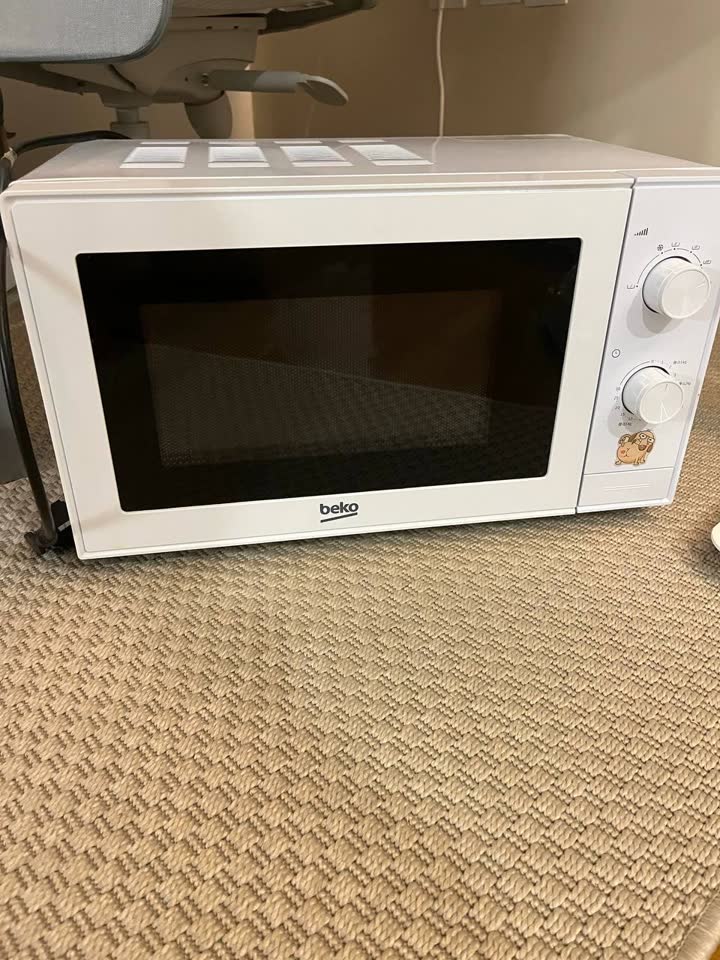 Prodajem mikrotalasnu peć BEKO MOC 20100 W