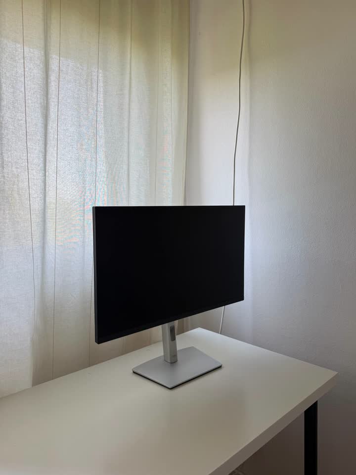Prodajem monitor DELL P2723QE (27 inča)