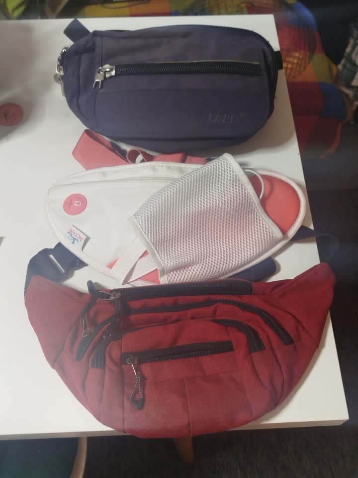 Tri torbice oko pojasa
