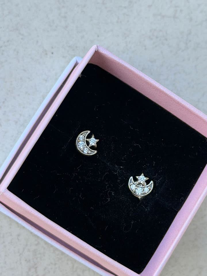 Продам серьги Pandora и браслет с шармом