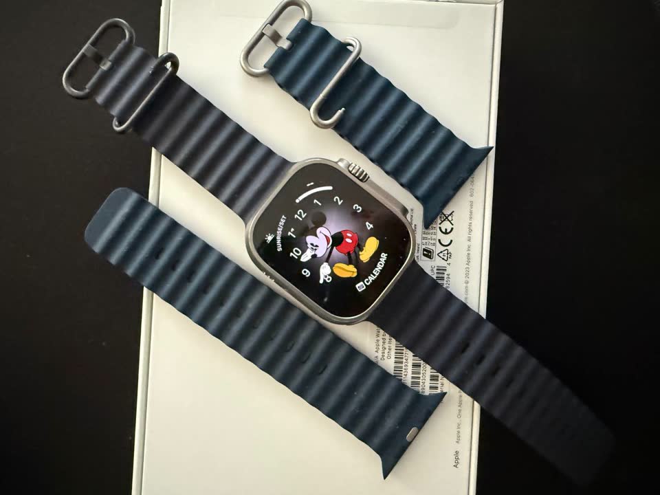 Beograd. Prodajem Apple Watch Ultra 2 49mm, u idealnom stanju, u kompletu kutija i dva f