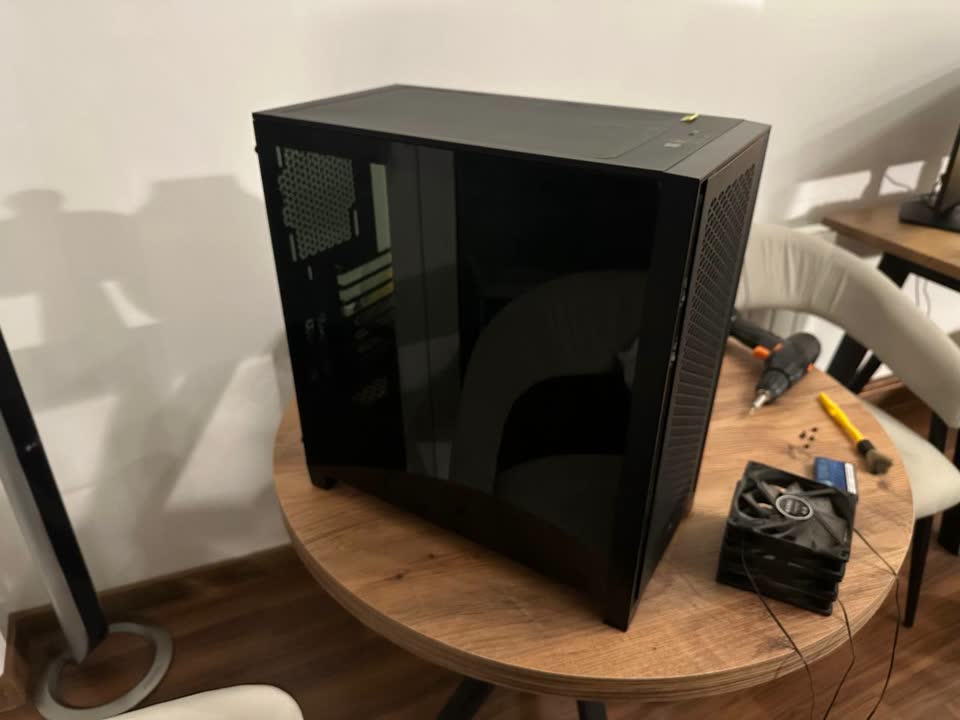 Продам корпус Corsair 4000D