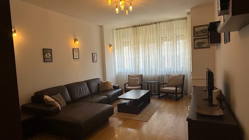 Izdajem stan u Beogradu, Krunska, 65 m²