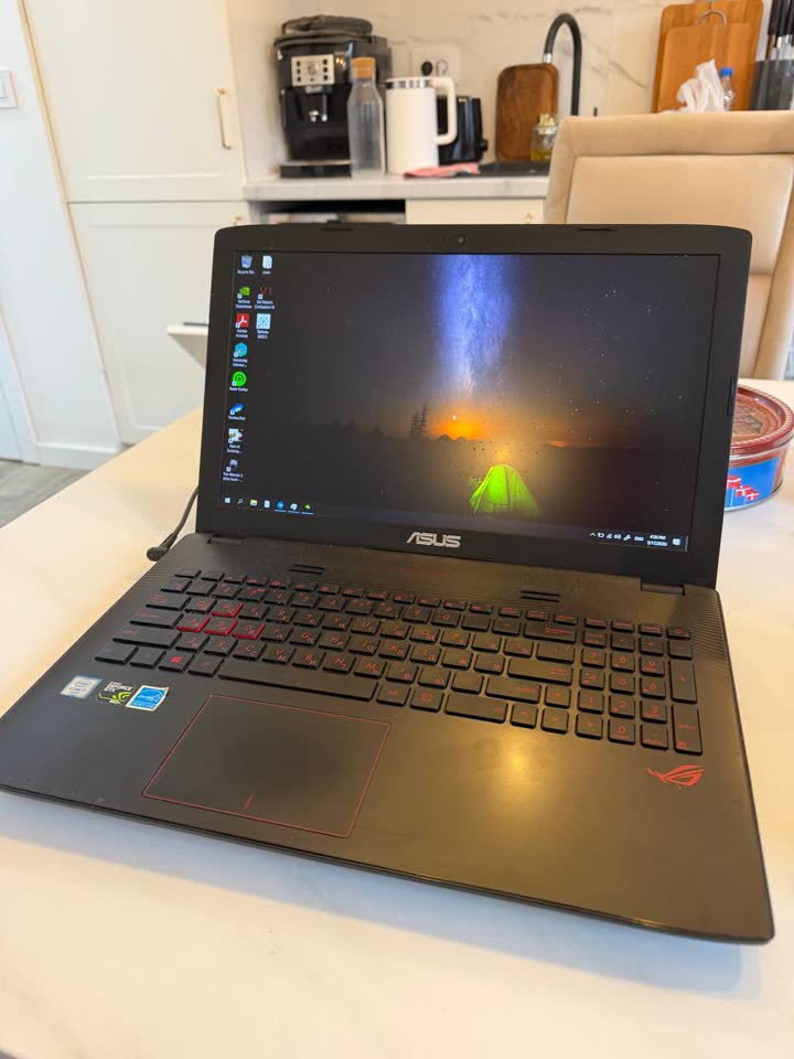 Prodajem laptop ASUS ROG GL522VW