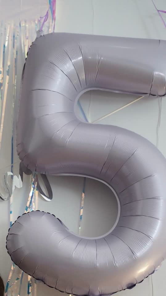 Balon u obliku broja 5